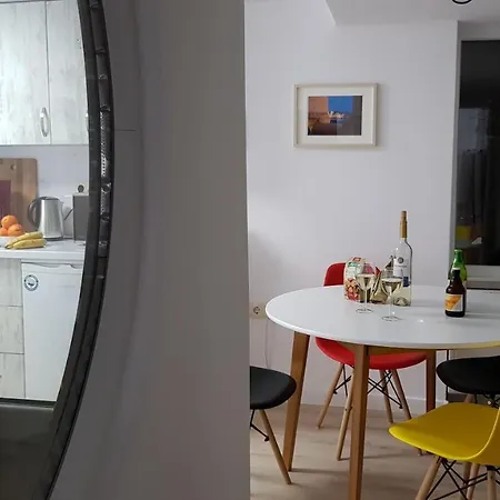 Sunny, Modern And Comfy Flat In The Center Of
